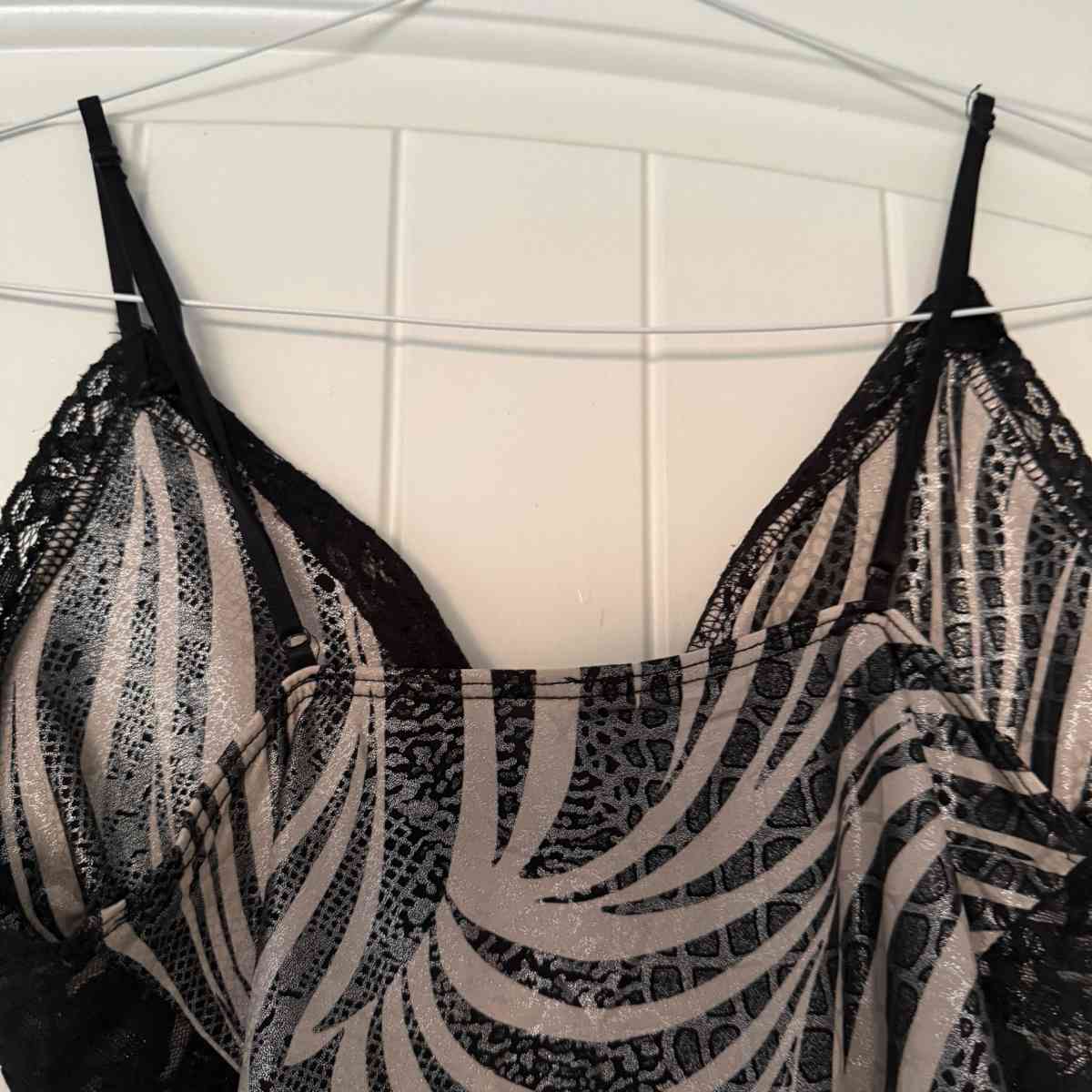 Animal Print Black Lace Tank with BuiltIn Padding S - Los Angeles, California - FleaMarketBay