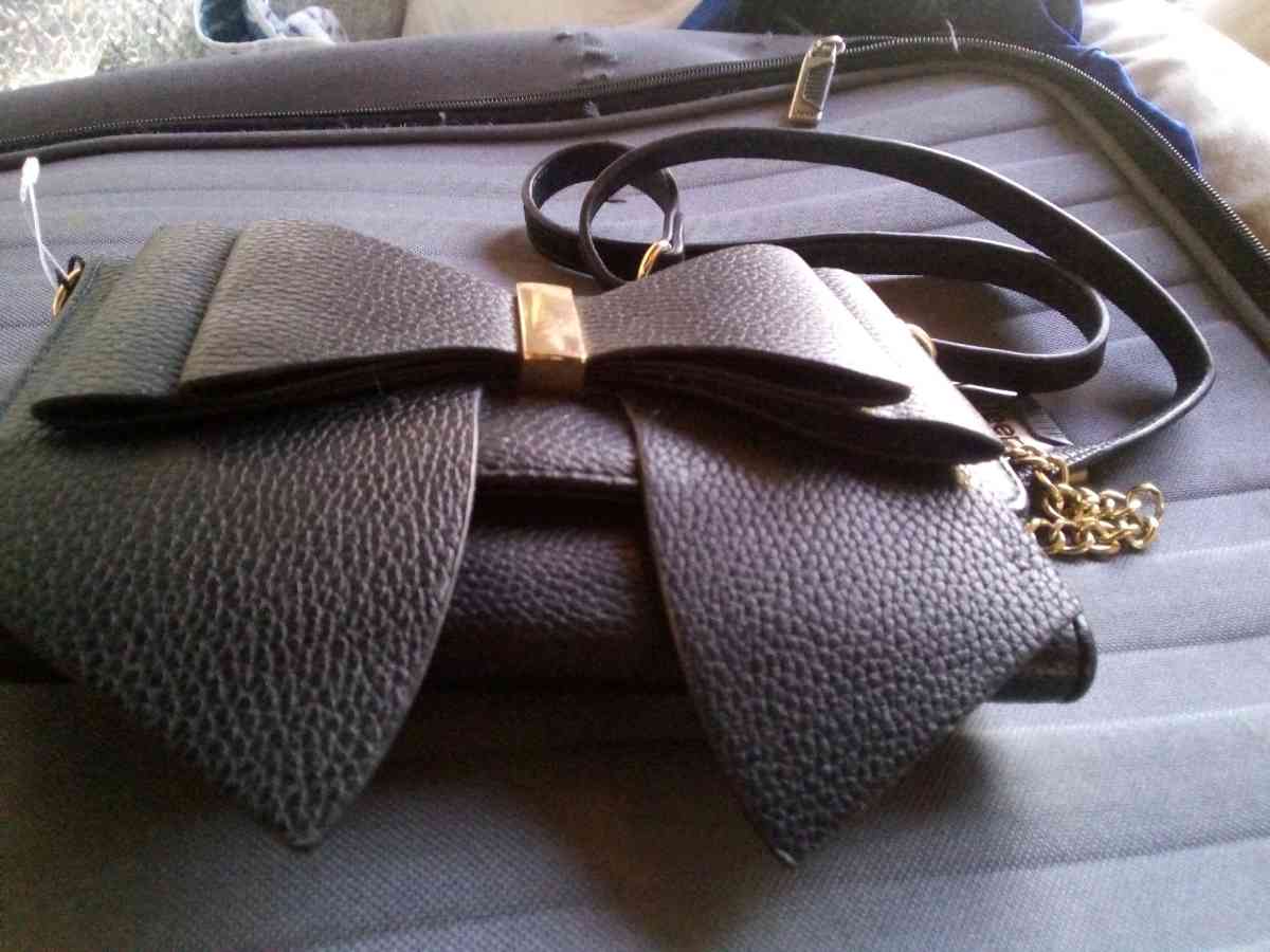 Black bow handbag - Twentynine Palms, California - FleaMarketBay