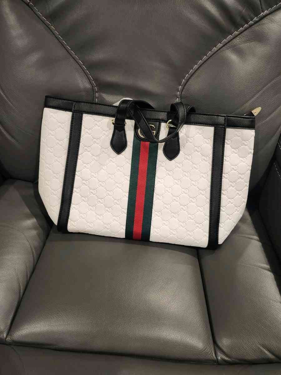 Designer Style White Tote Bag  New Condition - Fontana, California - FleaMarketBay
