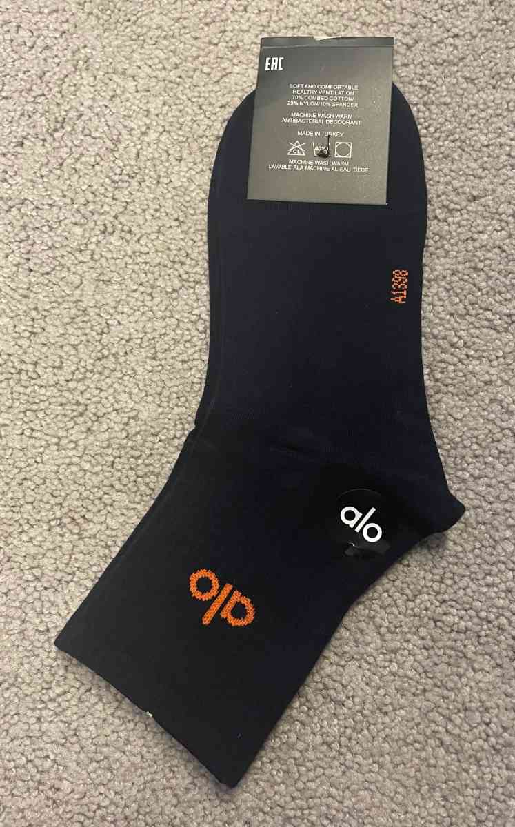 ALO Yoga Half Crew Socks unisex Medium - Albany, New York - FleaMarketBay