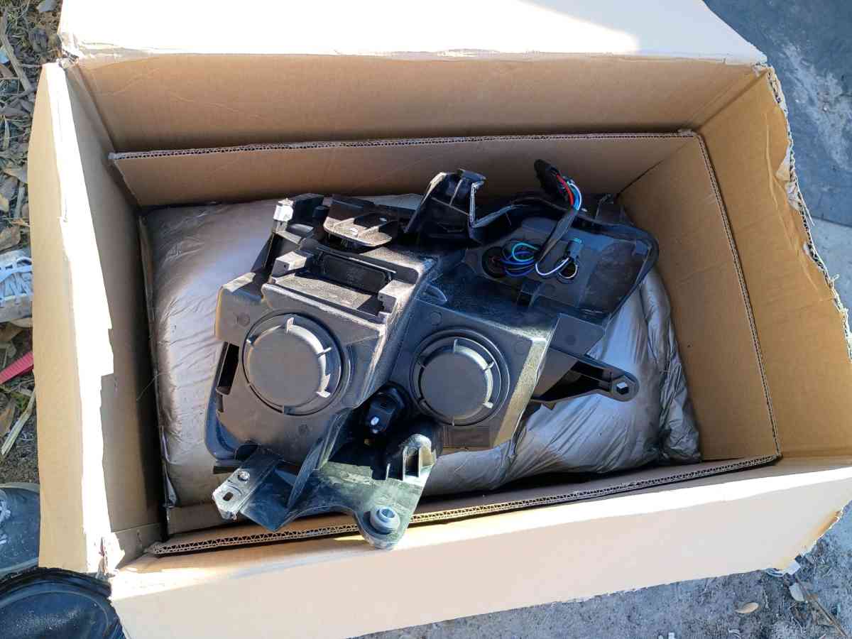 GMC acadia 2017 2019 projector headlights wire assembly inc - Mobile, Alabama - FleaMarketBay