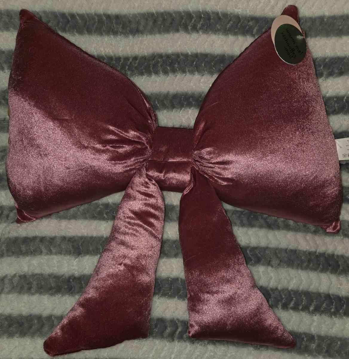 Valentines Snuggle Buddies Pink Velvet Bow PillowIt has a he - Inglewood, California