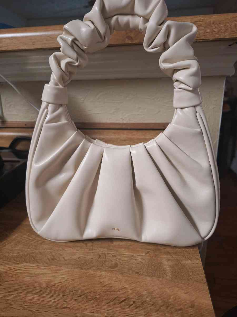 JW PEI WHITE BAG - Houston, Texas - FleaMarketBay