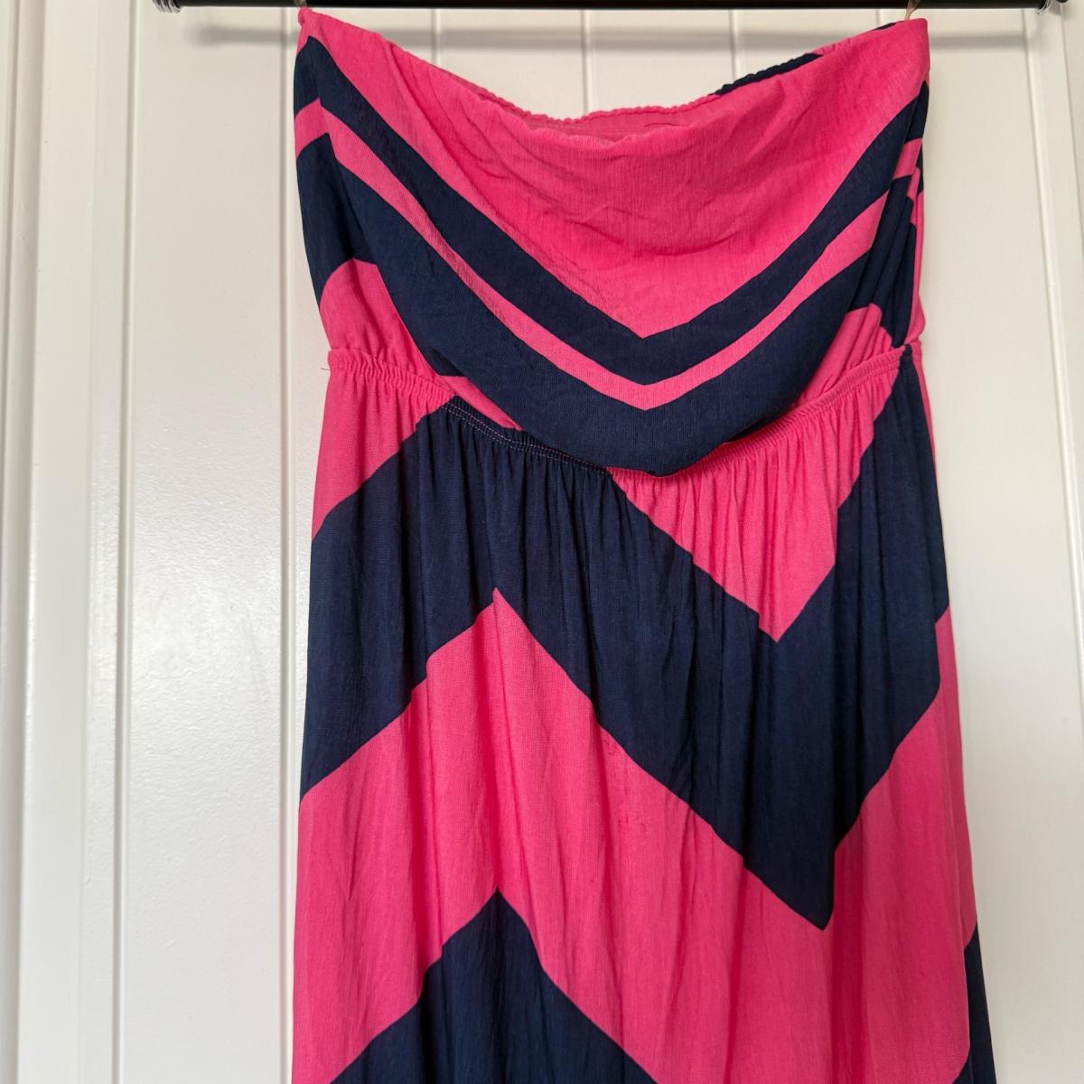 Bold Pink  Navy Chevron Strapless Maxi DressSize Small Eyeca - Los Angeles, California - FleaMarketBay