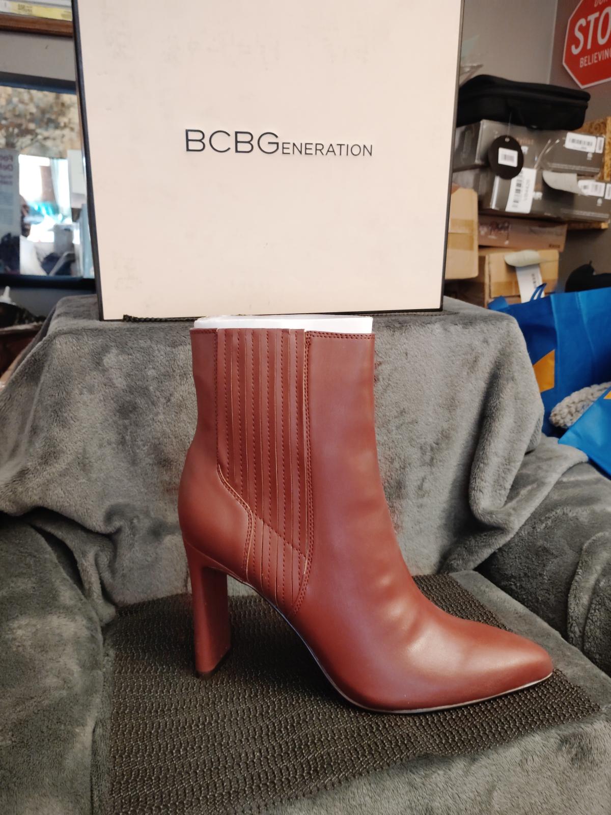 BCBGeneration Women's Kalia Fashion Boot, Burgundy,9.5 - Virginia Beach, Virginia - FleaMarketBay