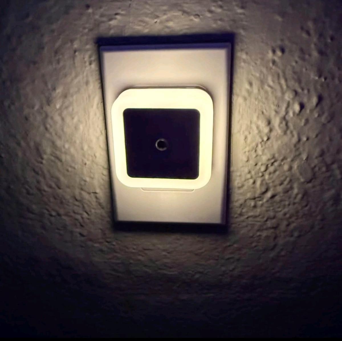 8 pieces LED NIGHT LIGHTS - Arlington, Texas