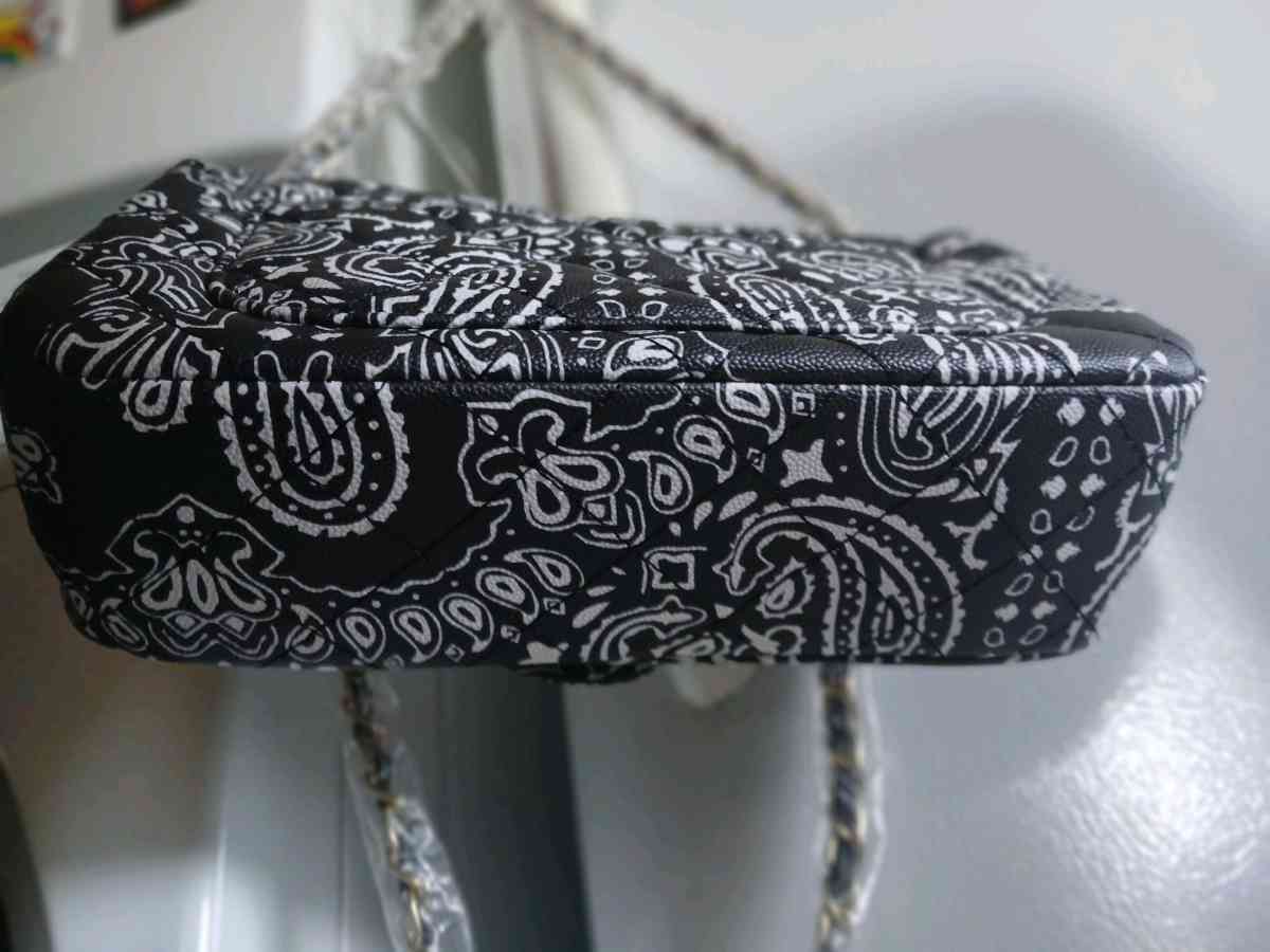 Paisley print handbag - Valley Center, California - FleaMarketBay