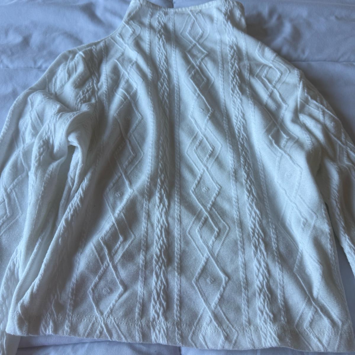 White UltraCropped Knit Bolero Shrug  Textured Cable Pattern - Los Angeles, California - FleaMarketBay