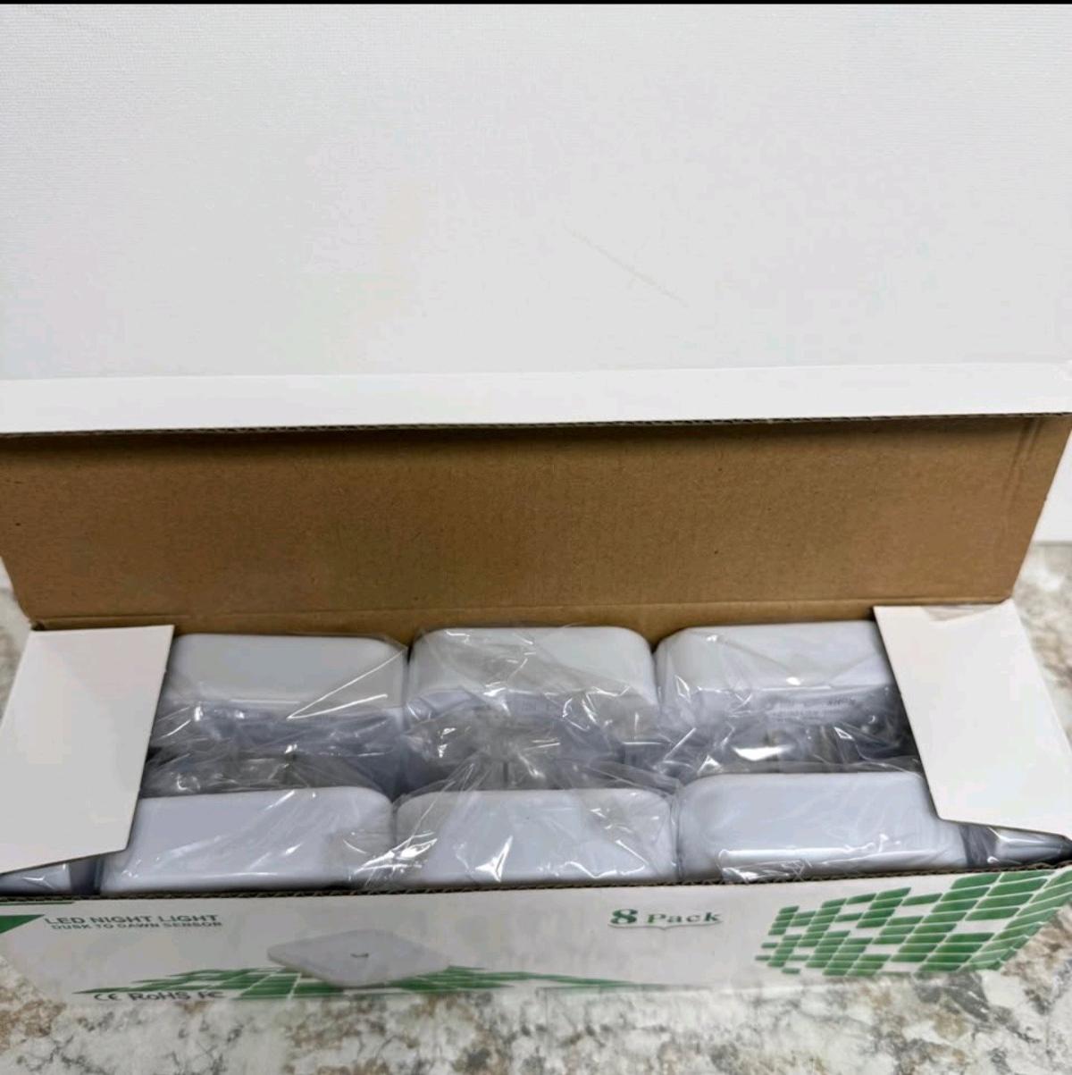 8 pieces LED NIGHT LIGHTS - Arlington, Texas - FleaMarketBay