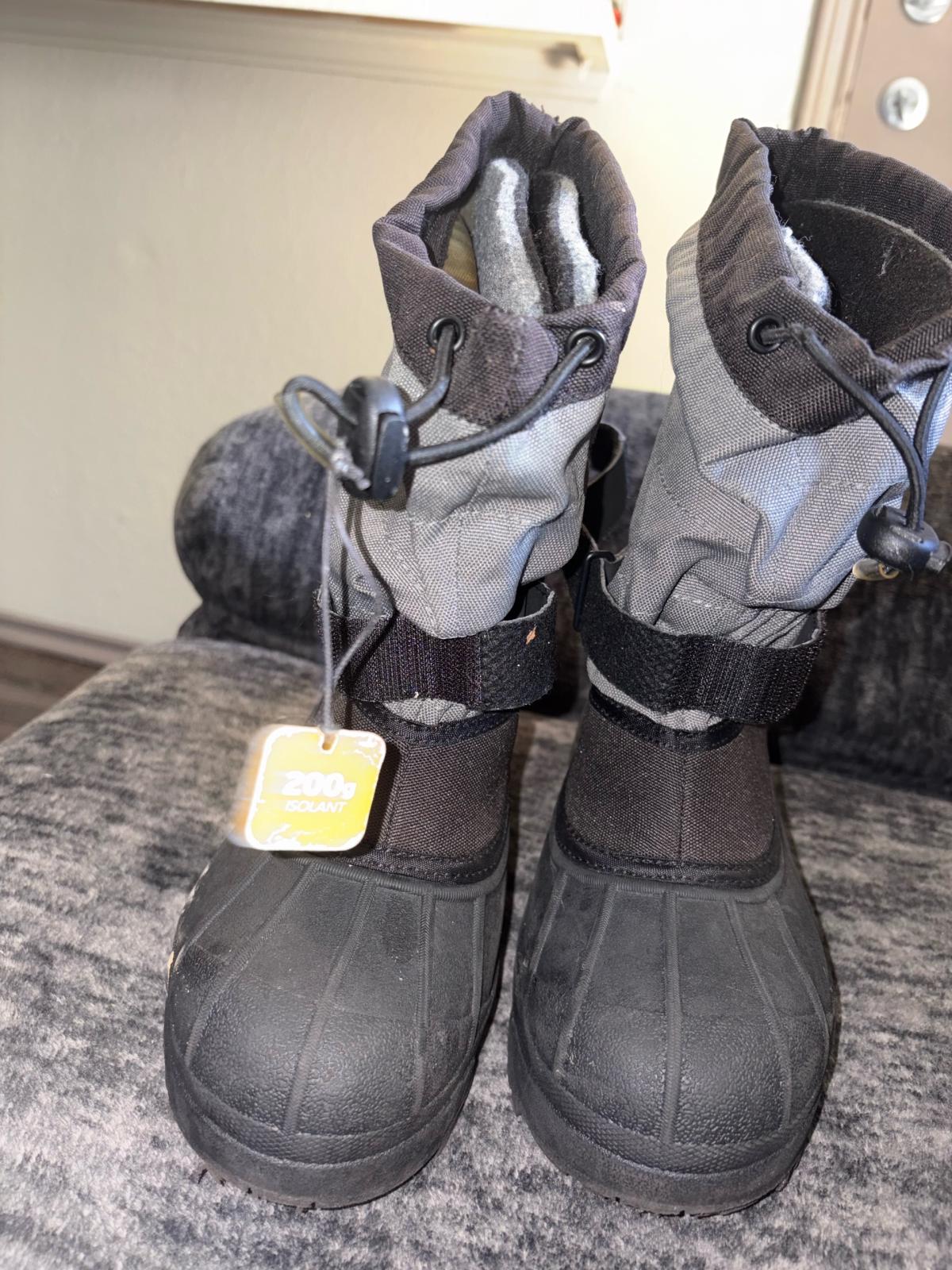 snow boots for family of 5 - Dallas, Texas