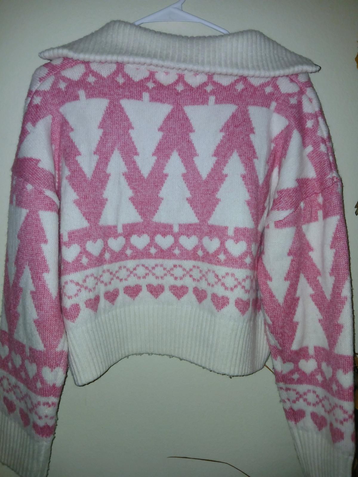 JESSICA SIMPSON  SWEATER - Fontana, California - FleaMarketBay