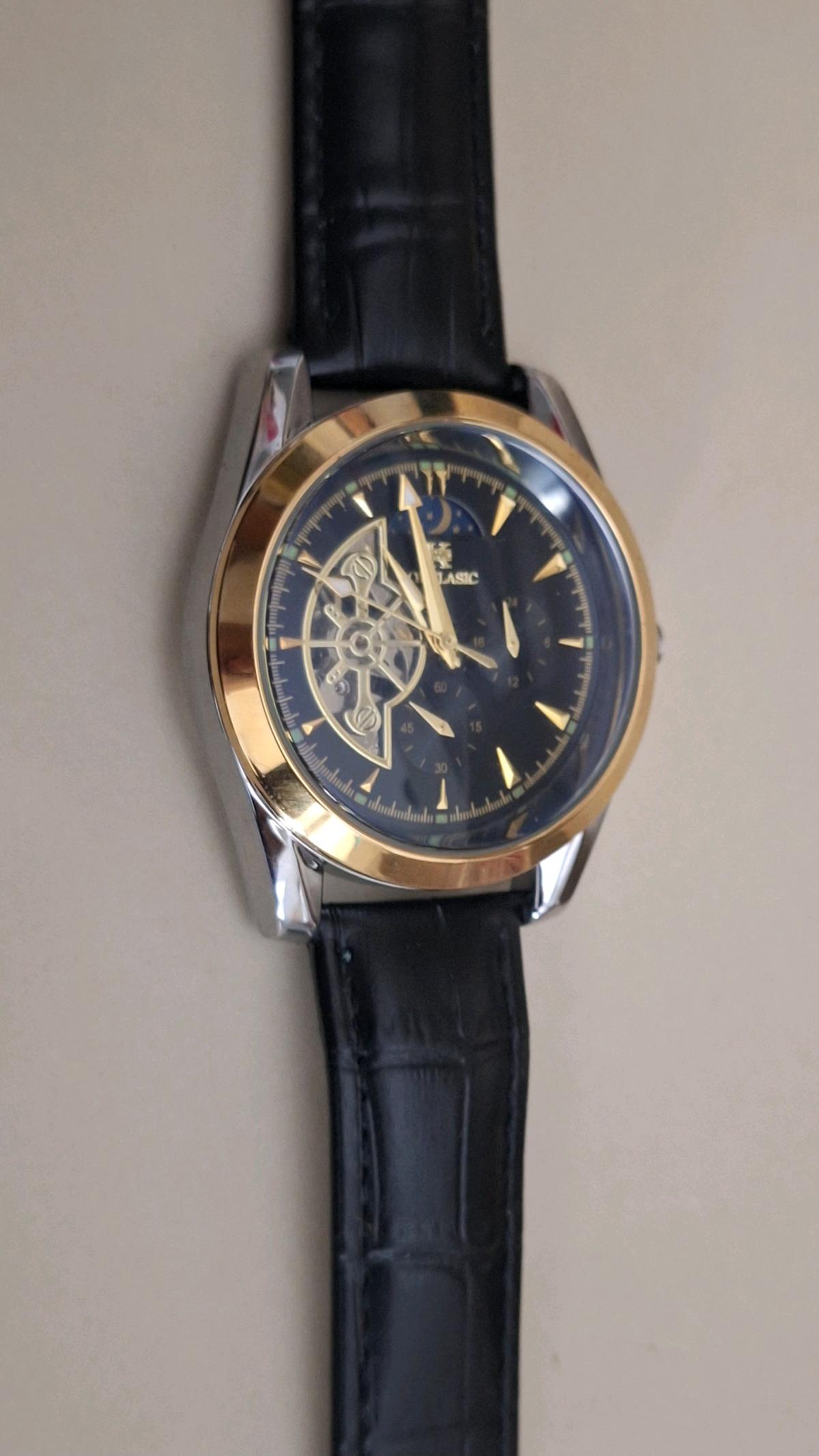 rereloj de hombre - Adelanto, California