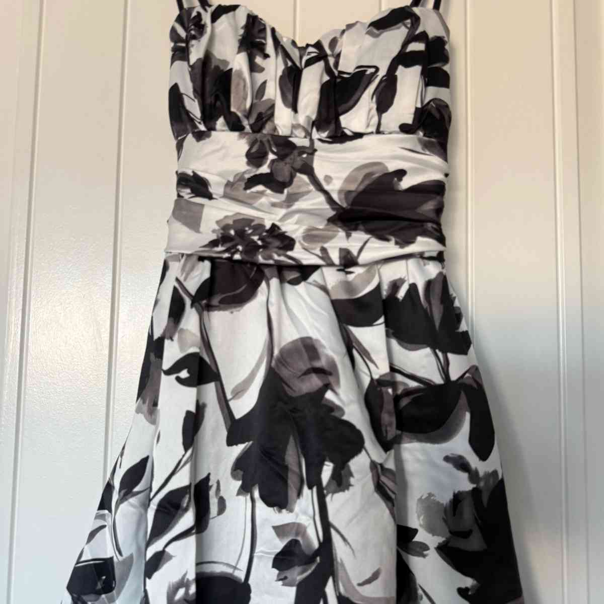 Black  Ivory Floral Padded Cocktail Dress with Bow Back  For - Los Angeles, California - FleaMarketBay