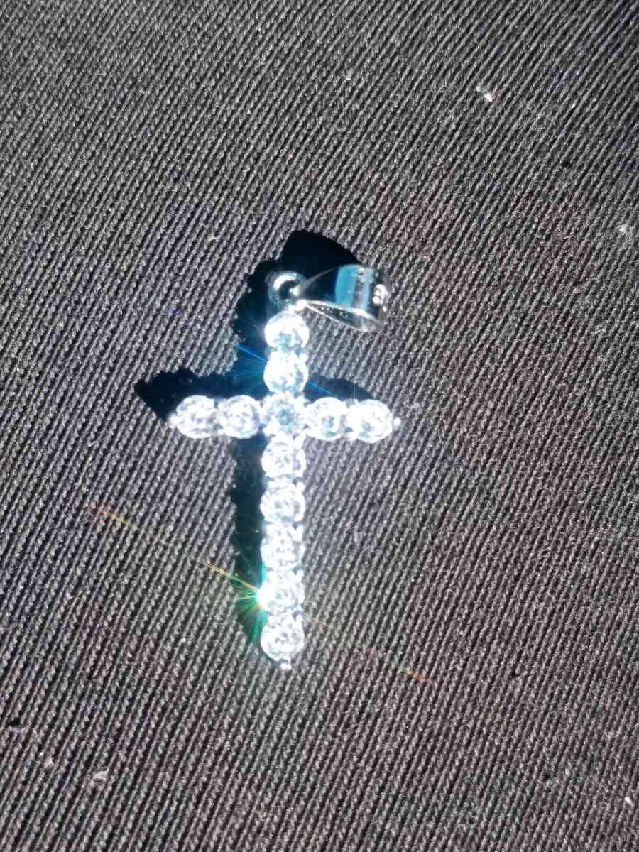 925 diamond cross necklace - Yuma, Arizona - FleaMarketBay