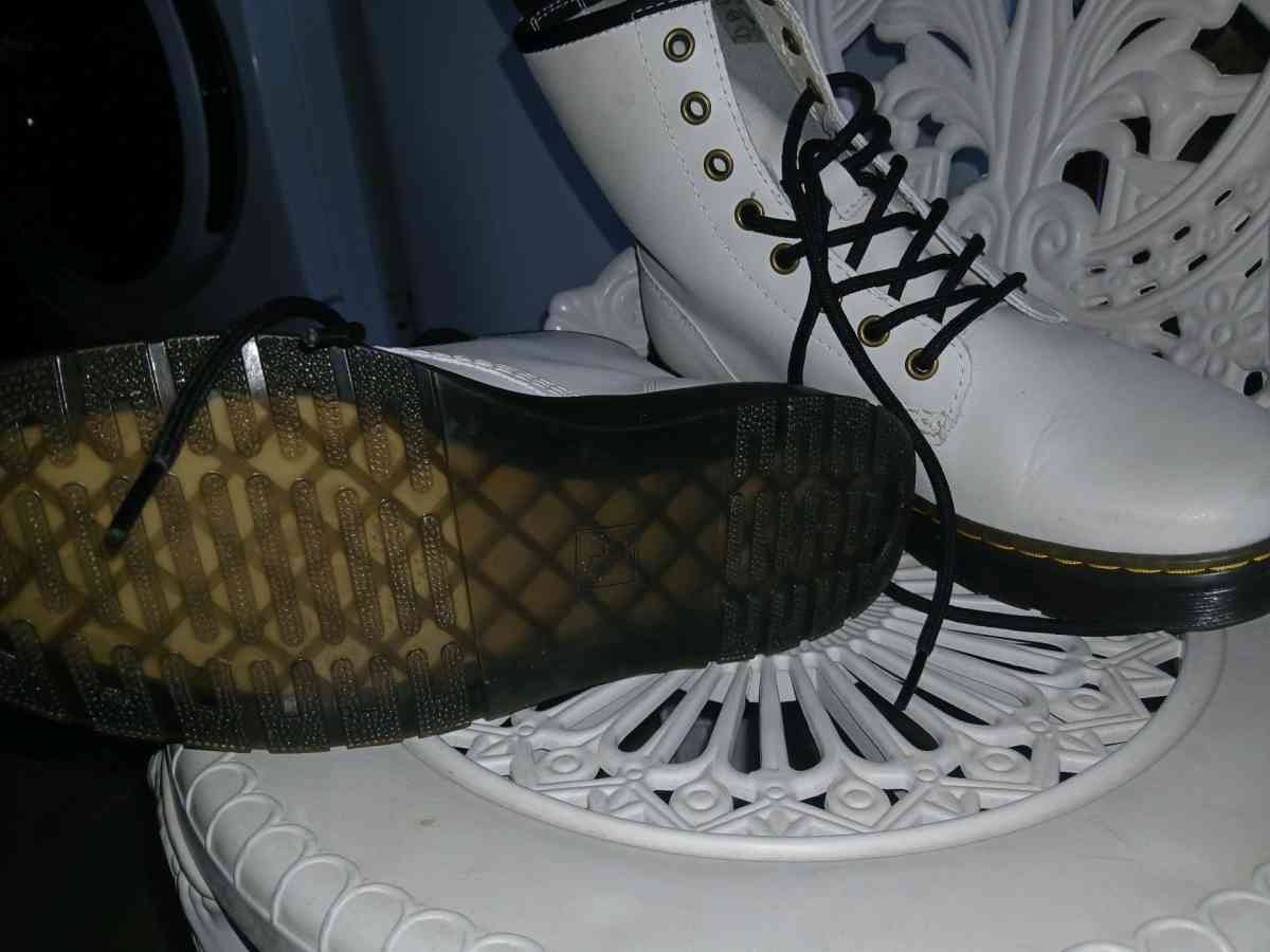 docmartin size 8 womans - Valley Center, California