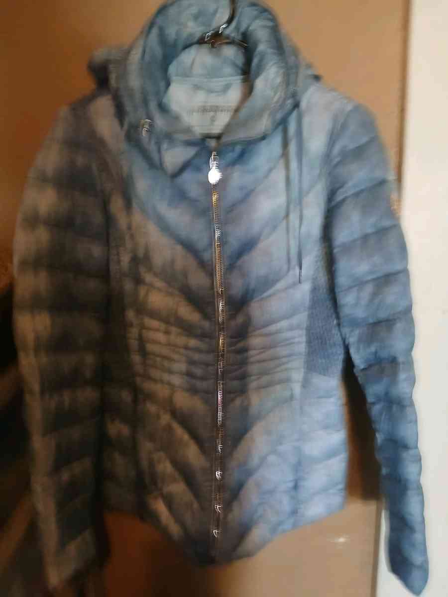 womens coat - Adelanto, California - FleaMarketBay
