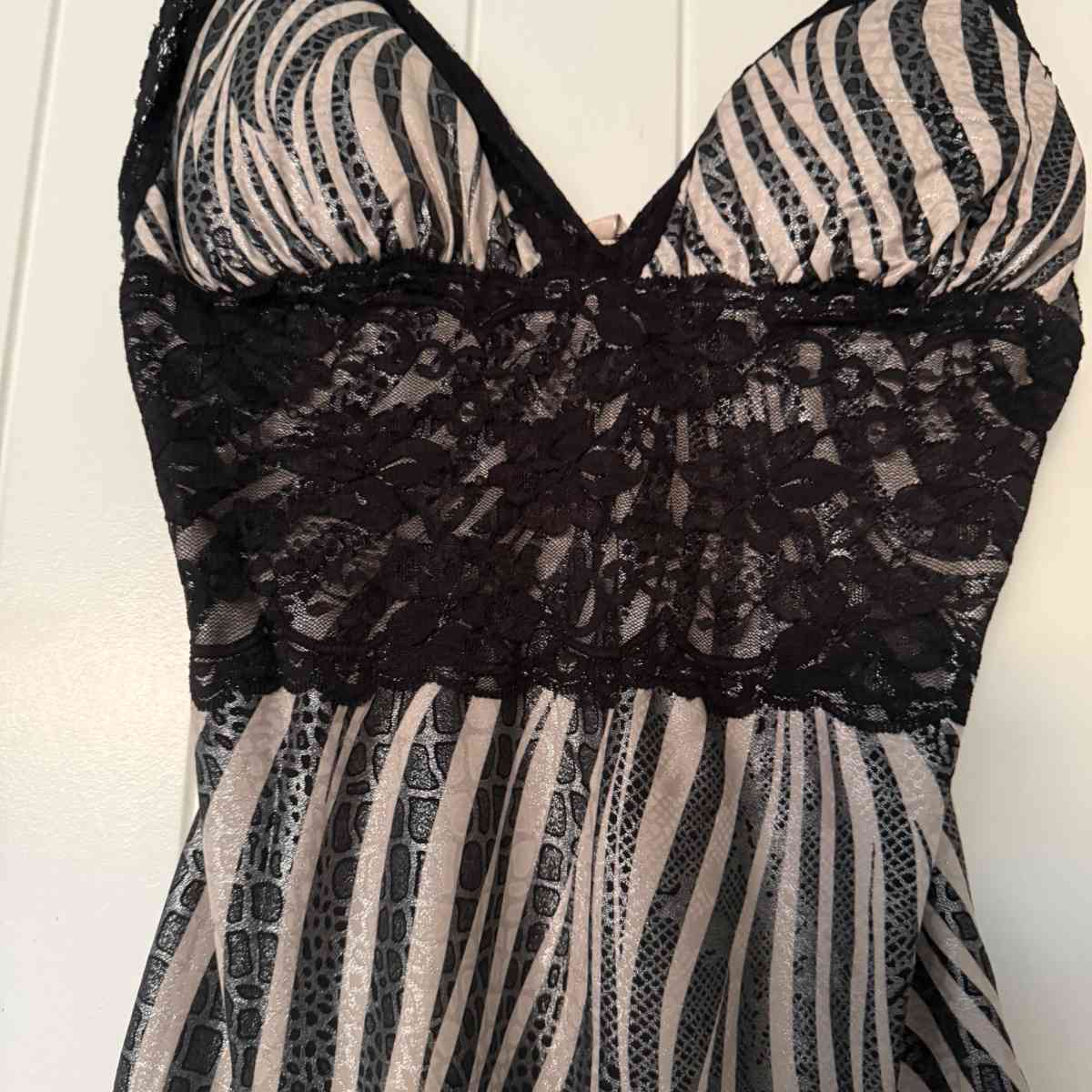 Animal Print Black Lace Tank with BuiltIn Padding S - Los Angeles, California - FleaMarketBay