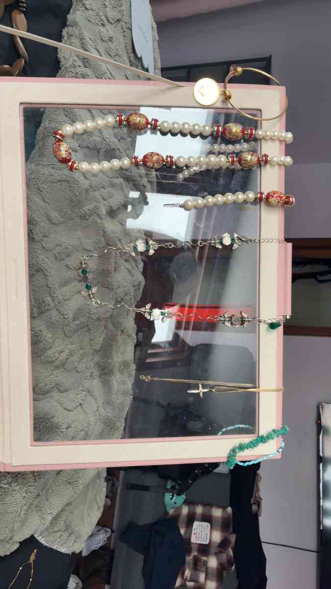 jewelry - Hinton, West Virginia - FleaMarketBay