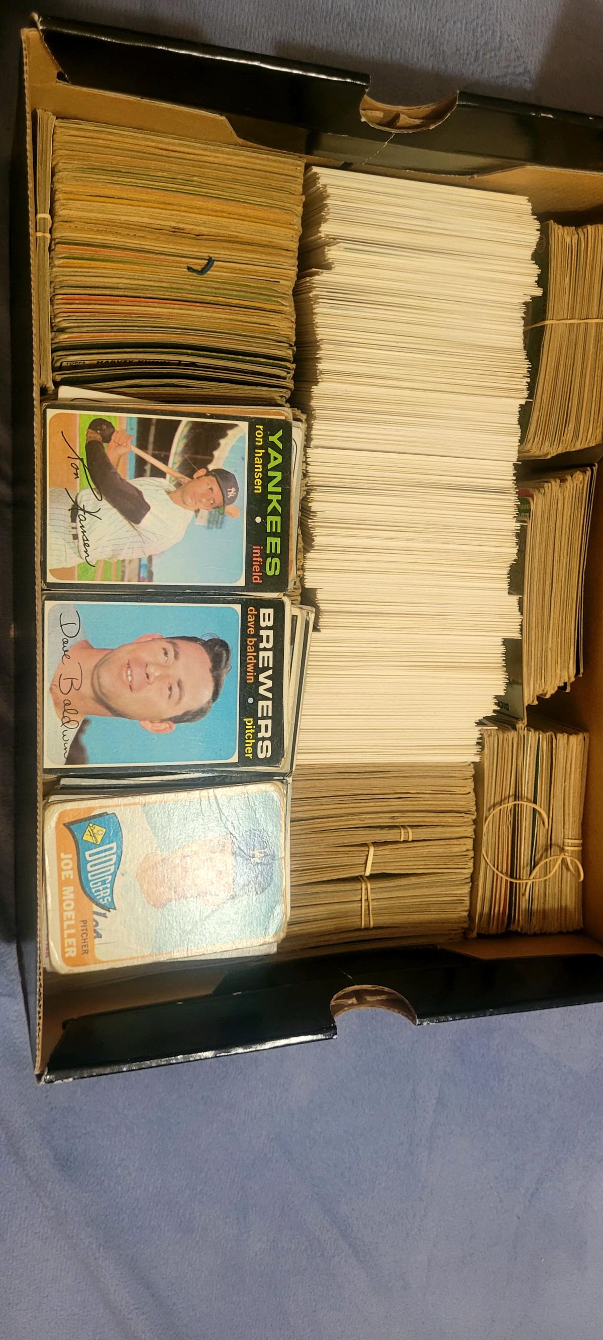 sports cards  whole lot - Miami, Florida - FleaMarketBay