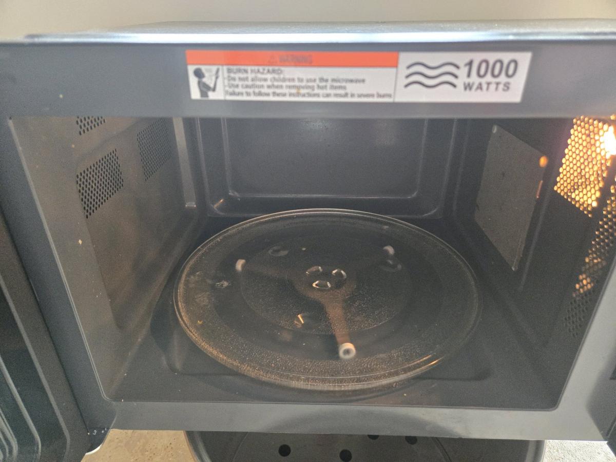 microwave - Acworth, Georgia - FleaMarketBay