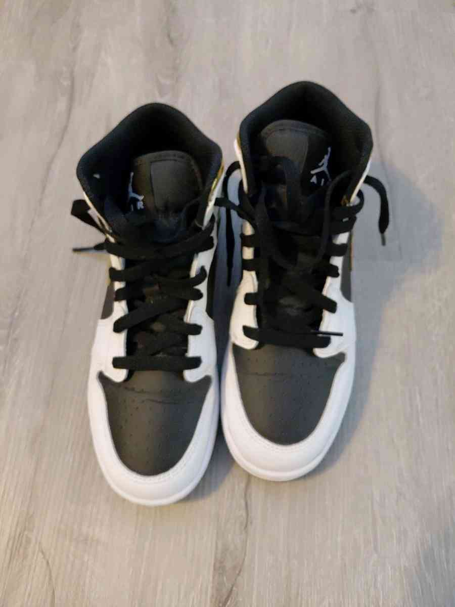 Air Jordan 1 Mid GS Black White and Gold size 5 - Houston, Texas - FleaMarketBay