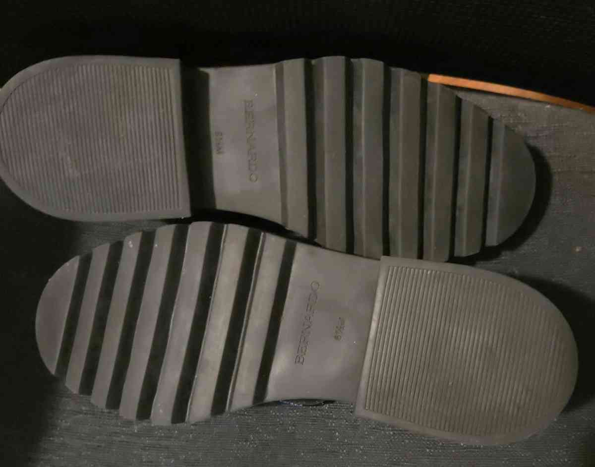 Bernardo Chandler Loafers New - Inglewood, California - FleaMarketBay