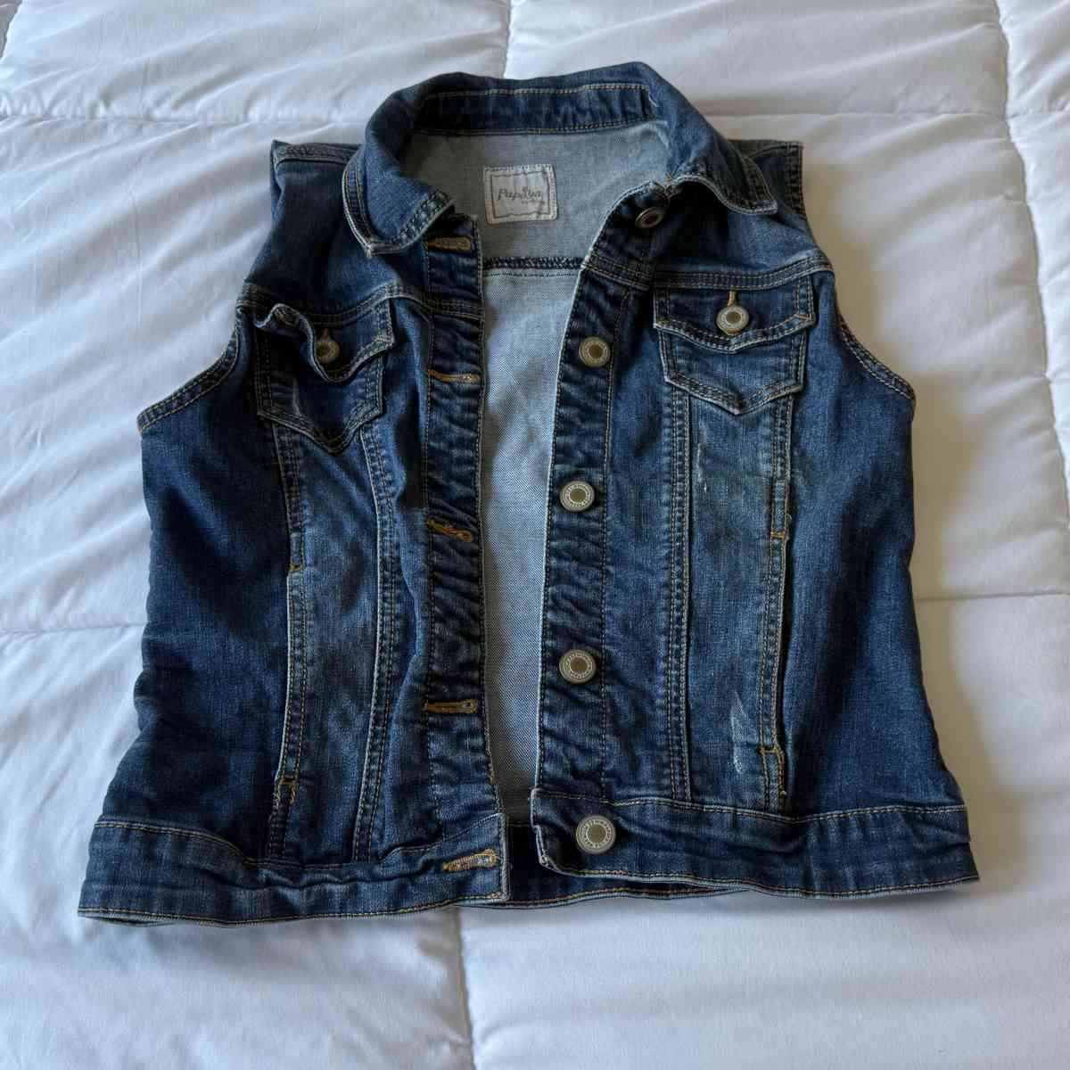 Papaya Womens Sleeveless Denim Vest  Classic Blue Jean Jacke - Los Angeles, California