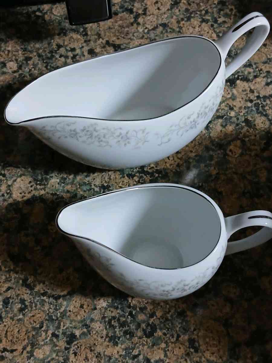 Camelot China Carousel 1315 is a twentyfourpi2307 Camelot Ca - Lafayette, Louisiana - FleaMarketBay