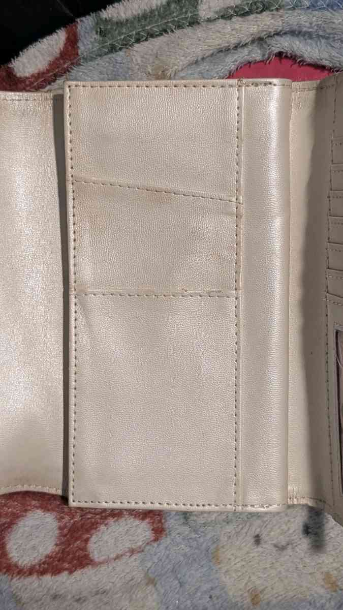 hello kitty wallet - Kansas City, Kansas - FleaMarketBay