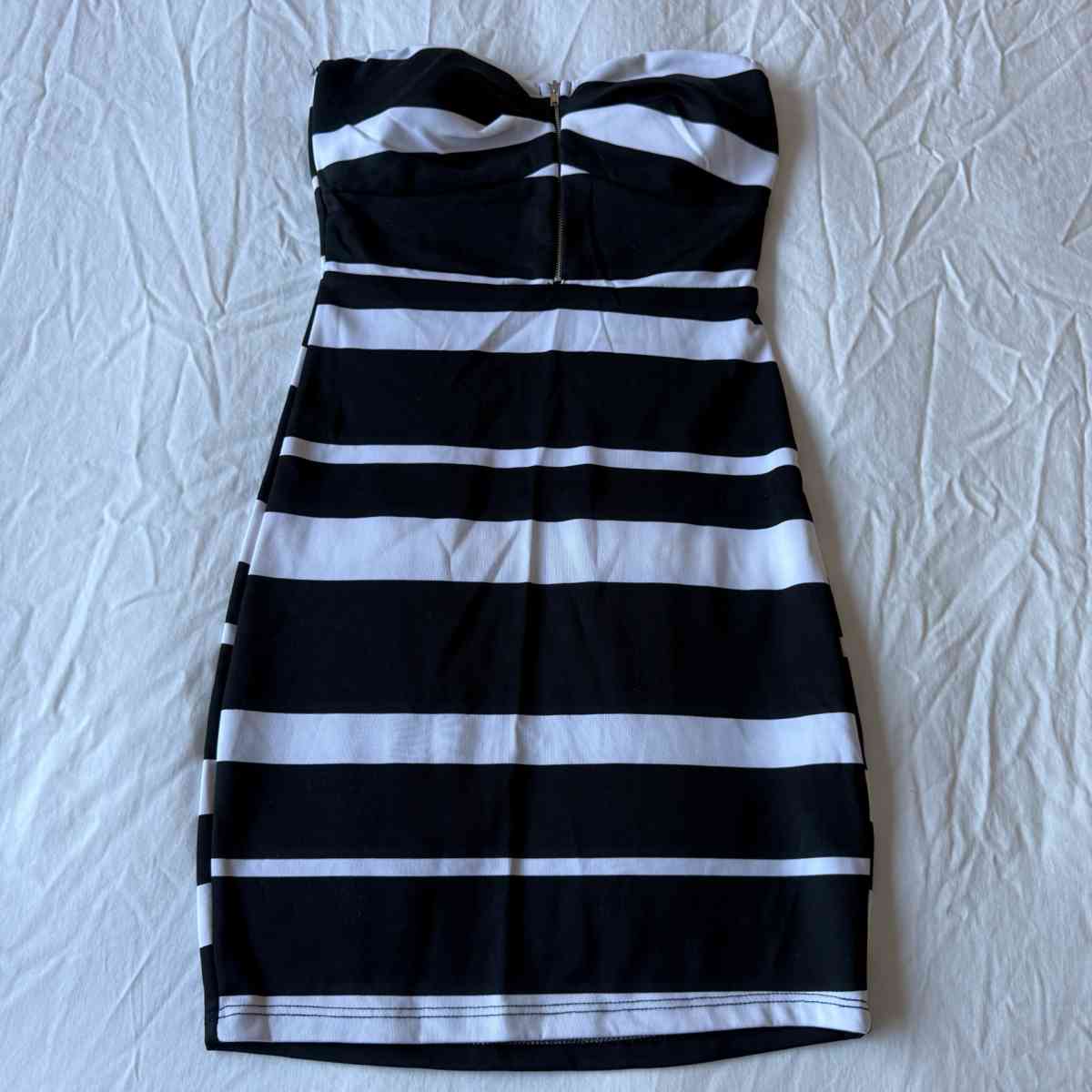 Strapless Black  White Stripe Bodycon Built In Padded Bra Mi - Los Angeles, California