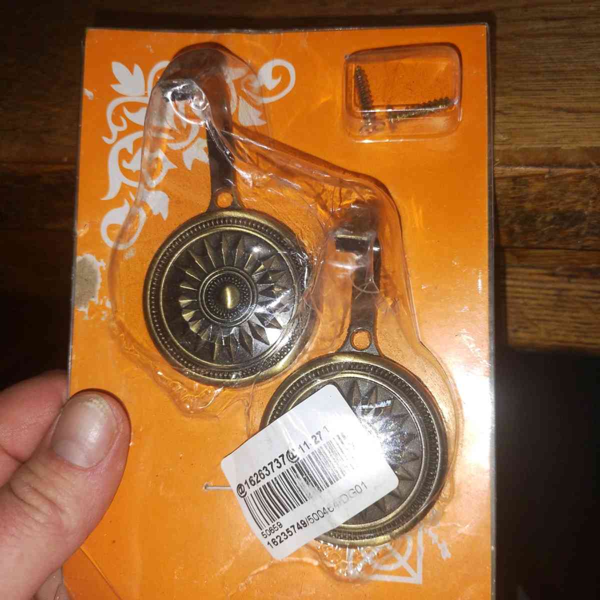 curtain rod hangers - Collinsville, Illinois - FleaMarketBay