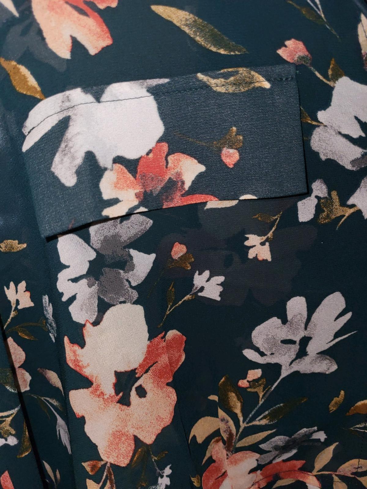 womens blouse - Chicago, Illinois - FleaMarketBay