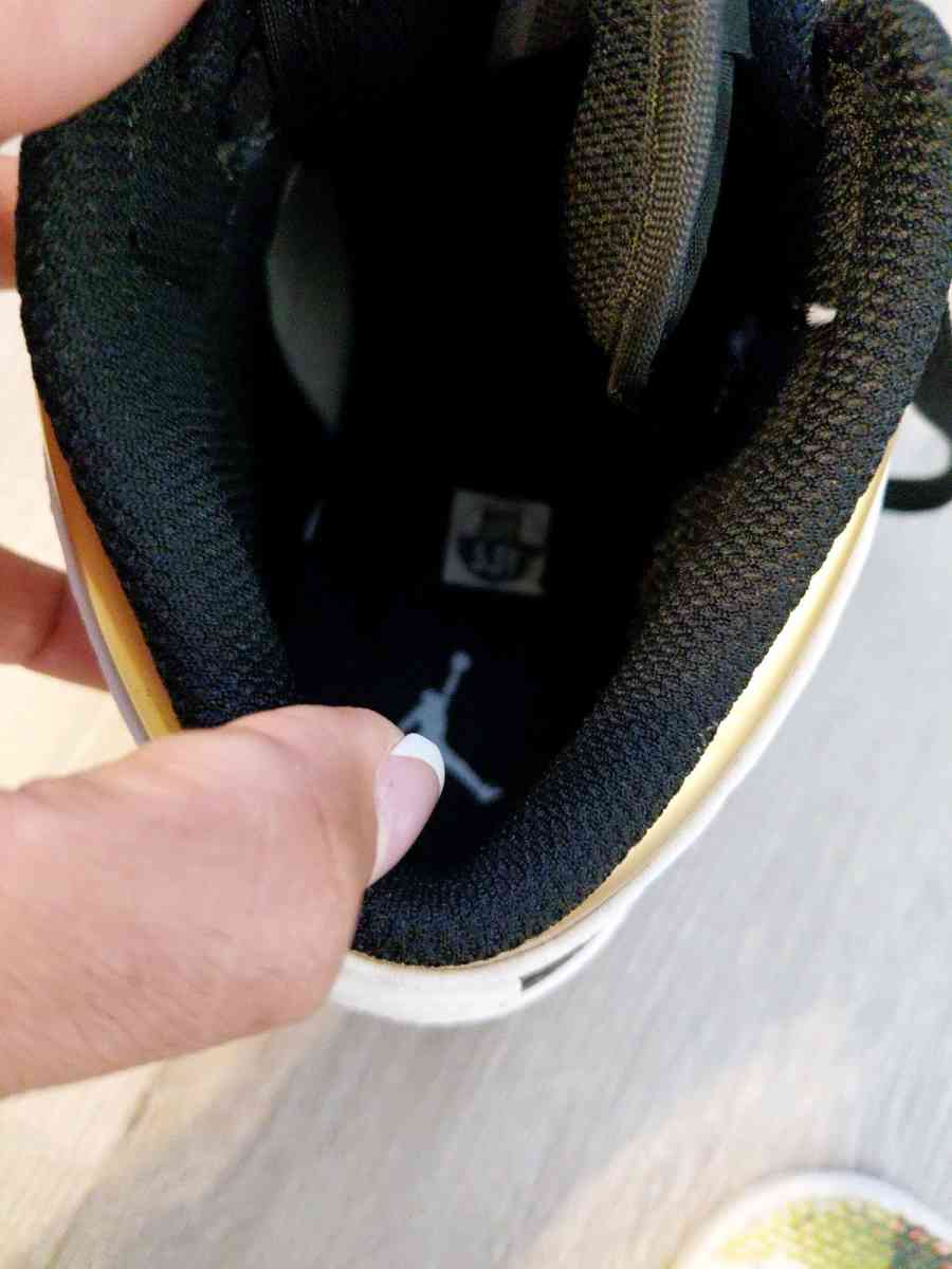 Air Jordan 1 Mid GS Black White and Gold size 5 - Houston, Texas - FleaMarketBay