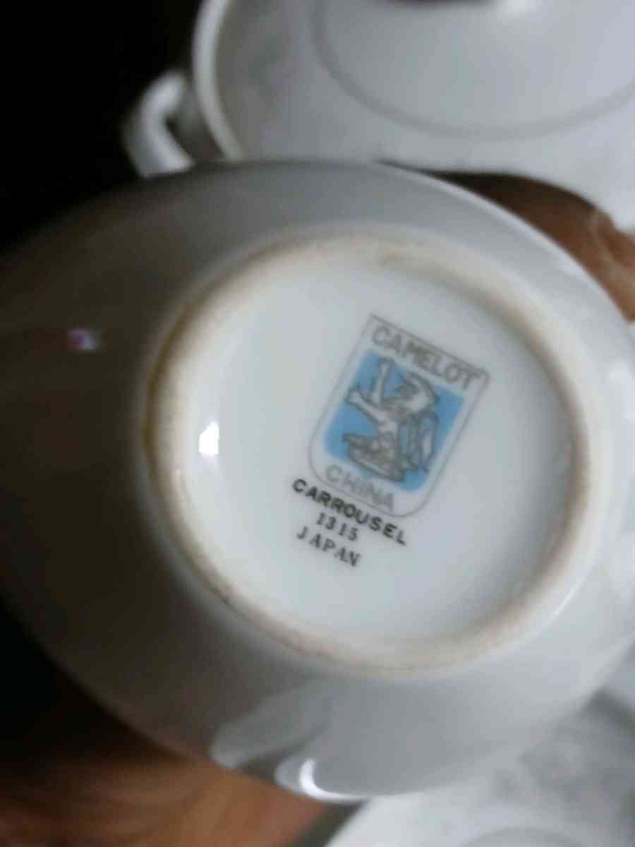 Camelot China Carousel 1315 is a twentyfourpi2307 Camelot Ca - Lafayette, Louisiana - FleaMarketBay