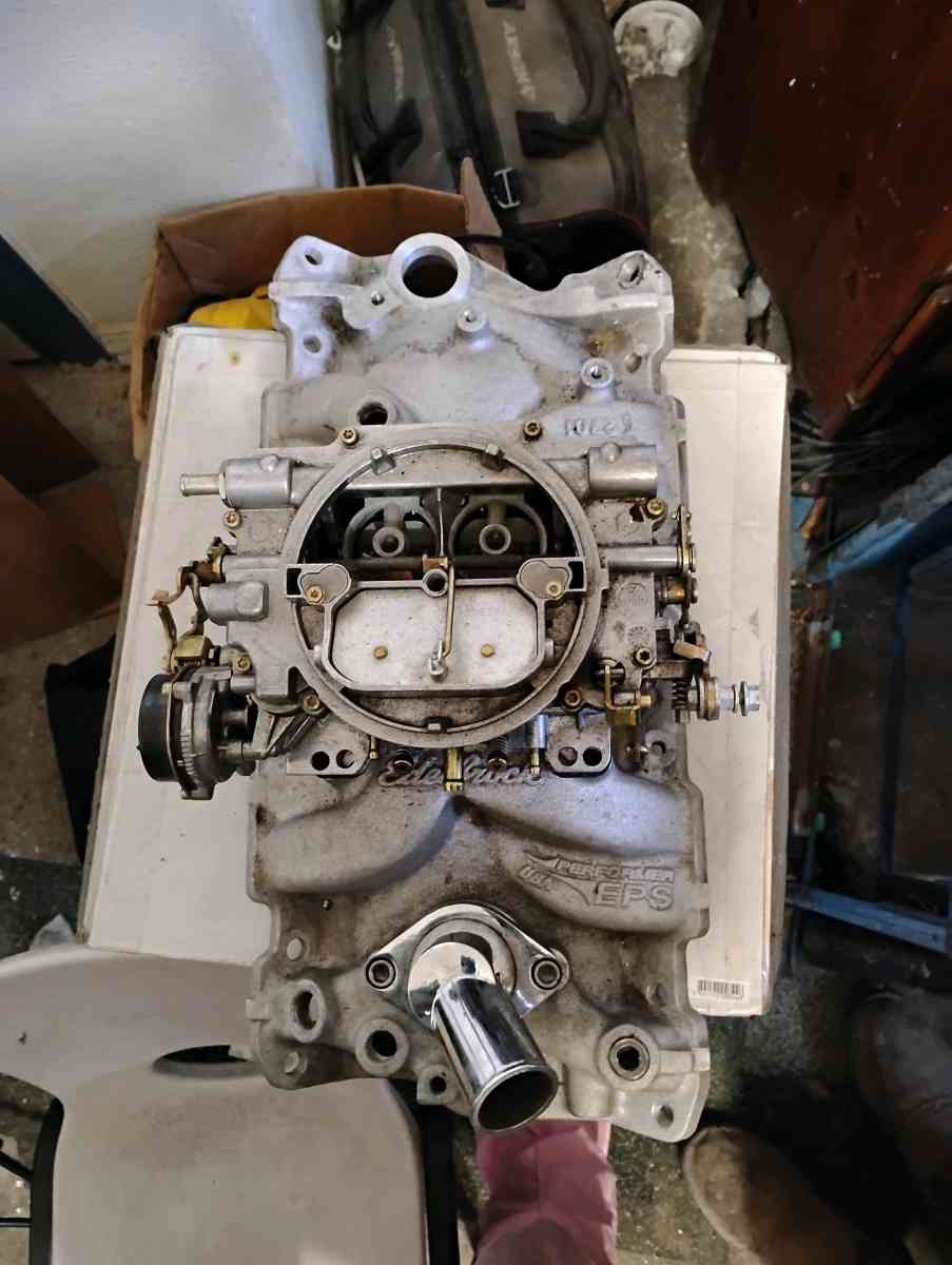 Edelbrock 1405 carburetor mounted on an Edelbrock Performer - Dallas, Texas - FleaMarketBay
