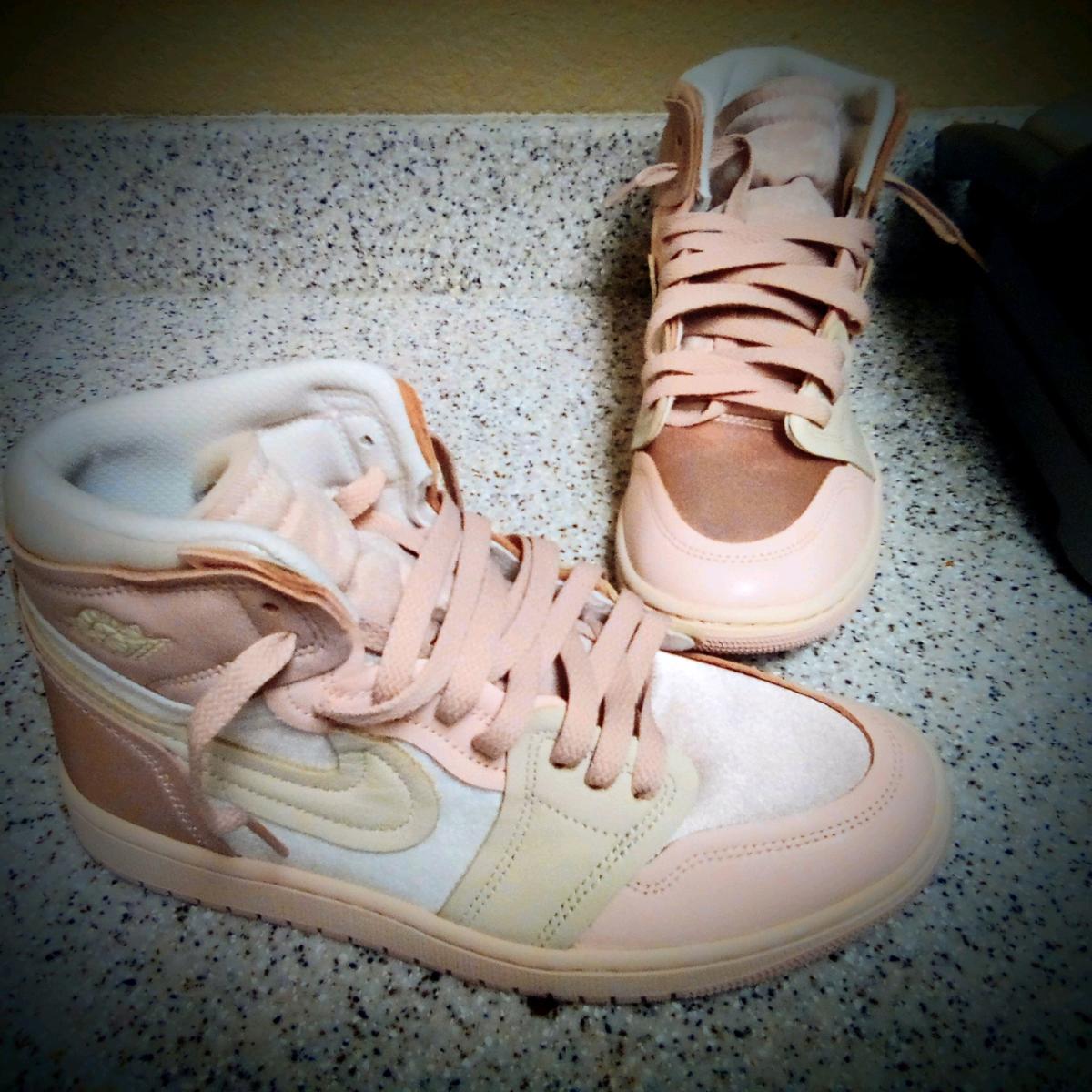 Womens Jordan 1s high pink oxford - Surprise, Arizona - FleaMarketBay
