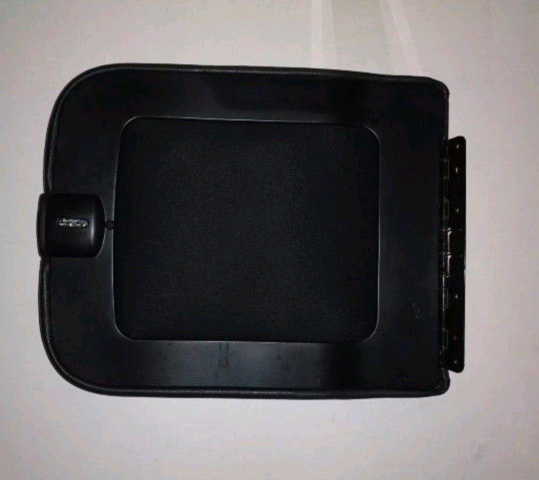 2005 Dodge Ram 1500 Center Console Lid Armrest - Hometown, Illinois - FleaMarketBay