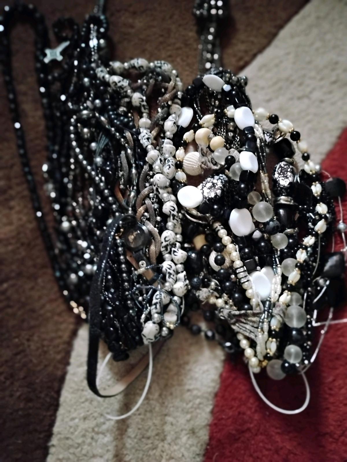lot of blk and white necklaces - Golden, Colorado - FleaMarketBay