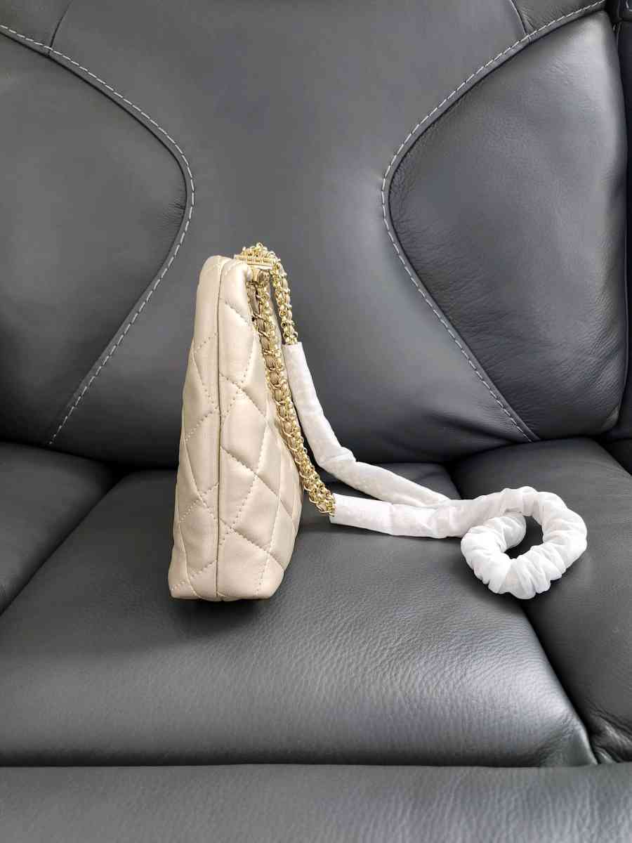 Elegant Quilted Beige Shoulder Bag  Gold Chain Strap  NEW - Ontario, California - FleaMarketBay