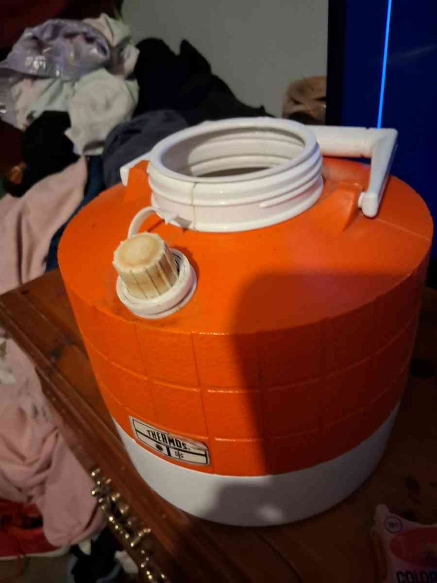 igloo drinking cooler - Laurens, South Carolina