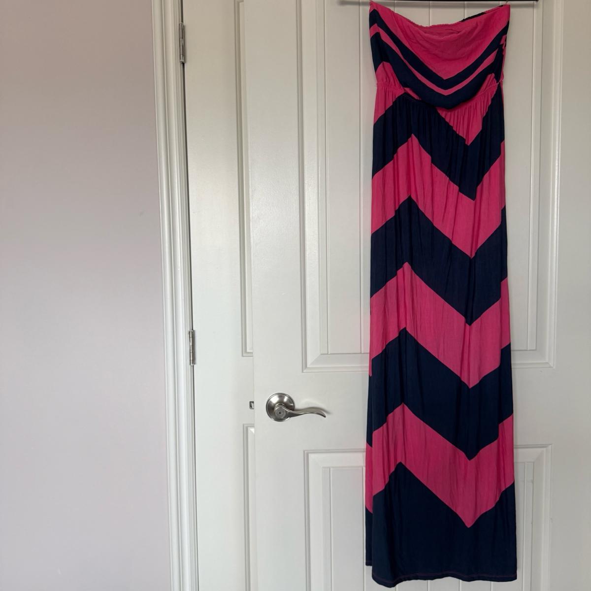 Bold Pink  Navy Chevron Strapless Maxi DressSize Small Eyeca - Los Angeles, California