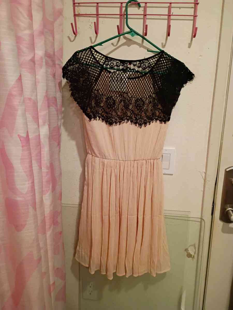 Debbies Dresses - San Diego, California