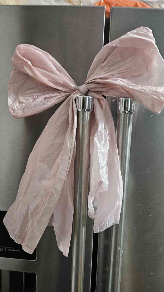 giant bows valentines themed - Racine, Wisconsin - FleaMarketBay