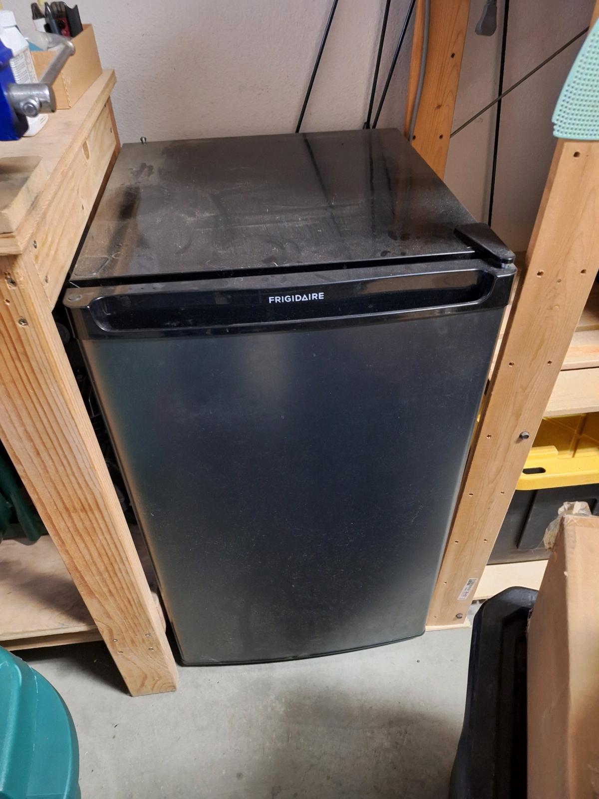 small fridge - Murrieta, California - FleaMarketBay