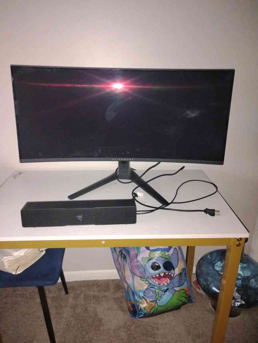 34 inch 4k Alienware curved monotor - Mentor, Ohio - FleaMarketBay