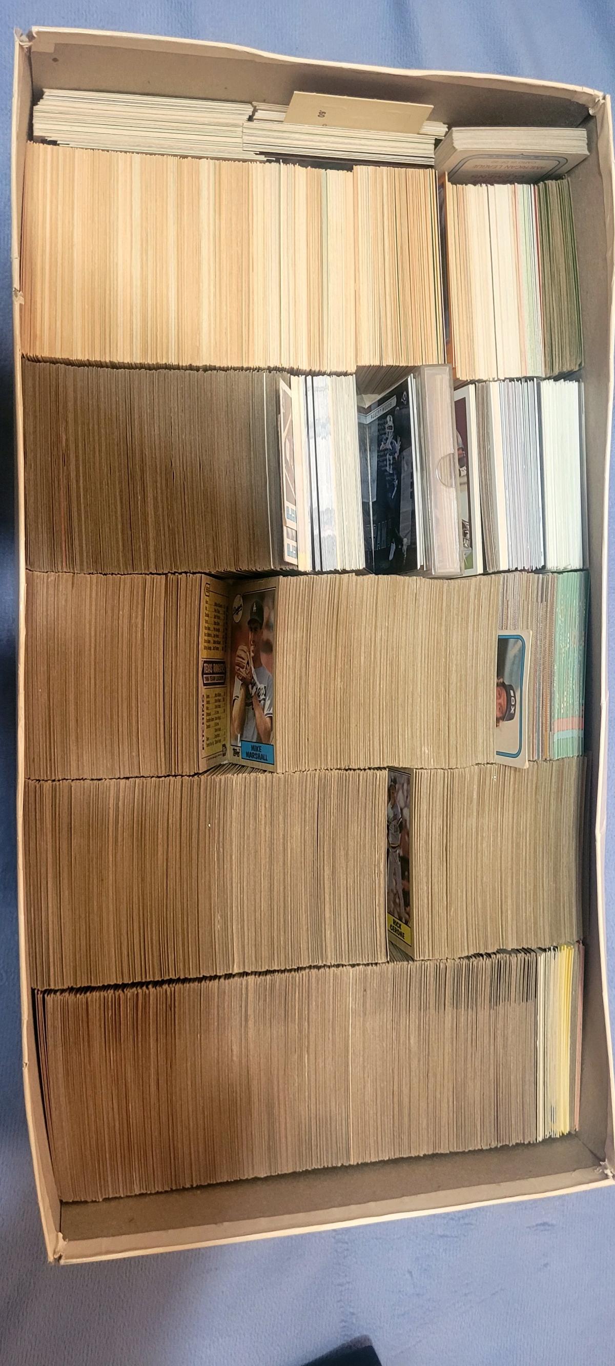 sports cards  whole lot - Miami, Florida - FleaMarketBay