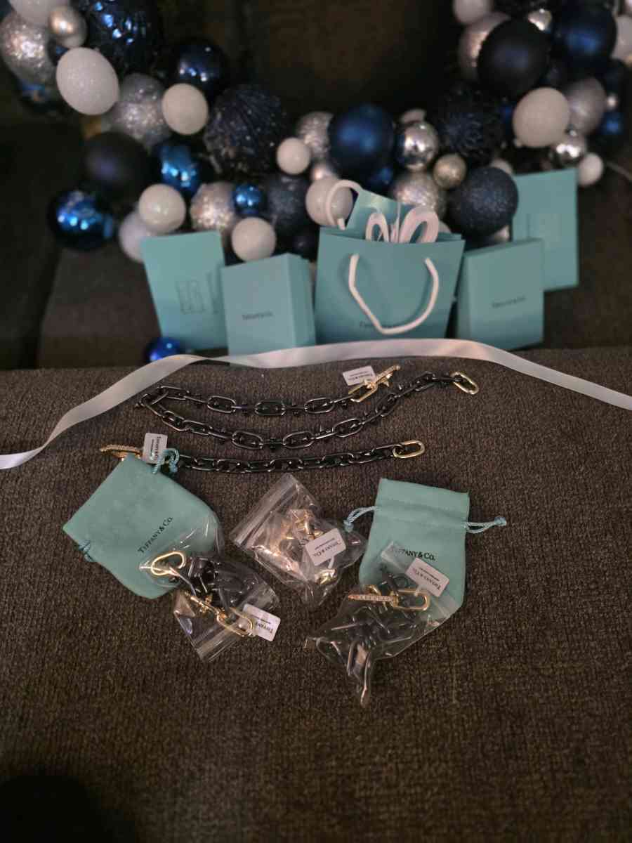 Pharrell x Tiffany Valentines Day Present Hole Set or sep