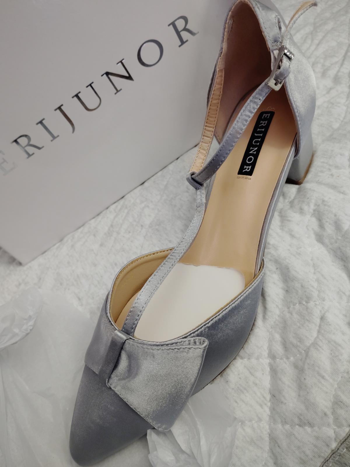 ERIJUNOR E0079 Bow Shoes Comfortable Chunky Low Heels Wedding Satin Shoes Silver Size 9 - Virginia Beach, Virginia - FleaMarketBay