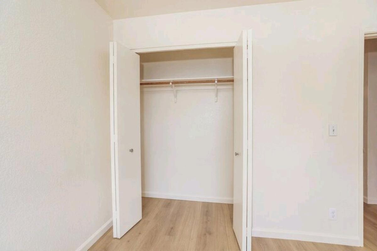 Cozy And Gorgeous Apartment - Windsor, California - FleaMarketBay