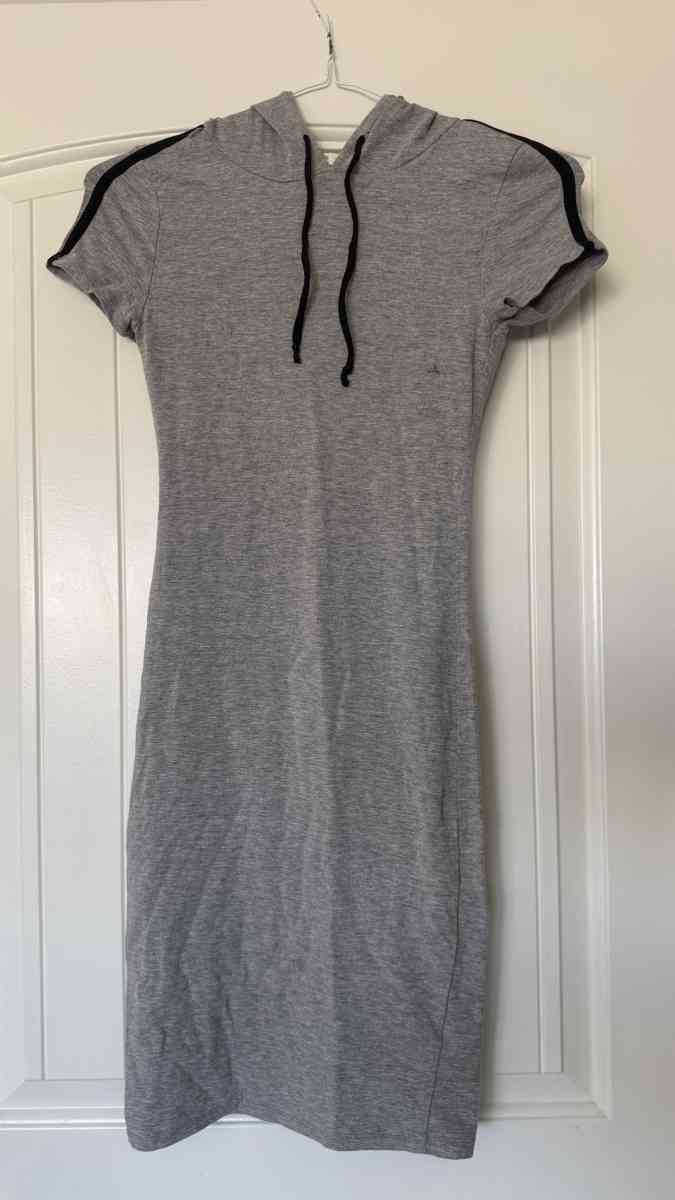Heather Gray ShortSleeve Hooded TShirt Dress  Sporty Casual - Los Angeles, California - FleaMarketBay
